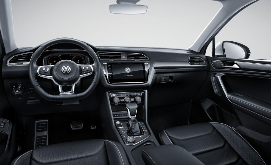 Торпедо Volkswagen Tiguan L R-Line 2018 года  (CN) (фото 5 из 14)